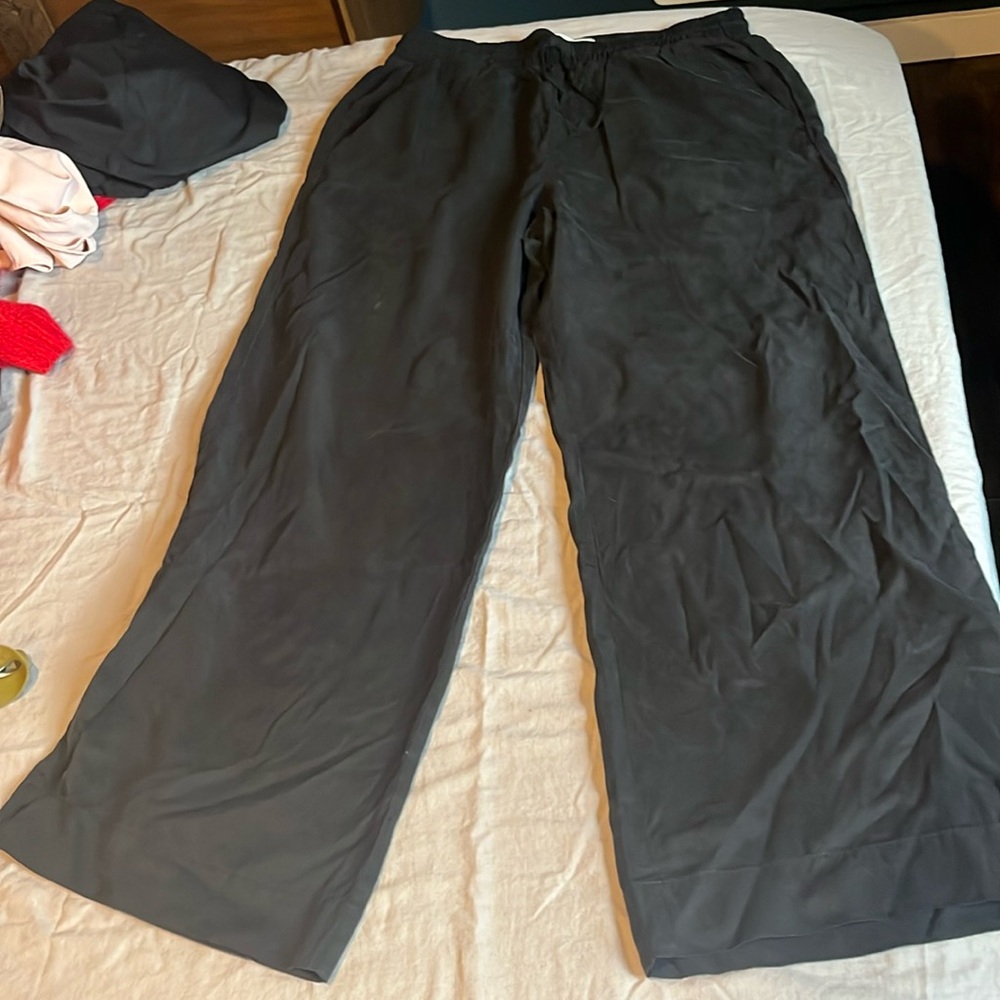Everlane Silky lounge drawstring pant
